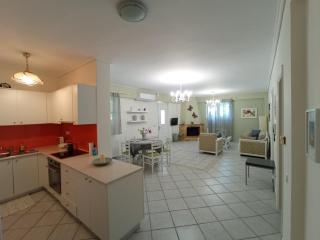 Flat with garden near sea, port and airport - 8