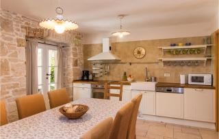 Amazing Home In Liznjan With Kitchen - Ližnjan - 7