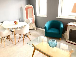 Family Room - Spacious place with full kitchen - 6