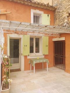 maison au coeur de Fontaine de Vaucluse, nichée sur le rocher et surplombant la sorgue - Fontaine-de-Vaucluse - 8