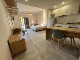 Mangata Seaside Hotel - 8