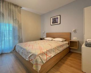Luxe 4BR Apartment Split - 8