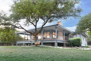 Amazing Modern Farmhouse Retreat w/ 2 Suites - Canyon Lake - 8
