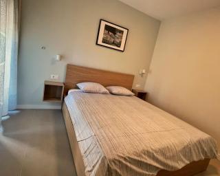 Luxe 4BR Apartment Split - 3