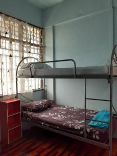 Homestay Idaman Tun Hussein - Harga untuk 1 rumah ,1 bilik ,1 bilik air 4 single bed - Not Sharing - Perai - 6