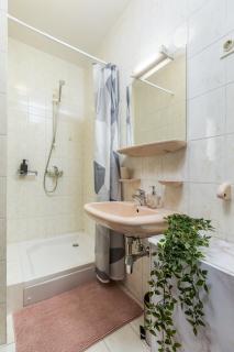Centrally located app with gated parking-Milena 1 - 6