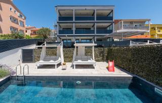 Villa Twins - 4