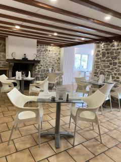 Hôtel La bonne hôtesse - Chambon-sur-Lac - 3