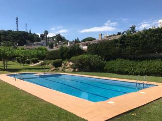 Casita blanca con fibra óptica y piscina cominutaria - 6