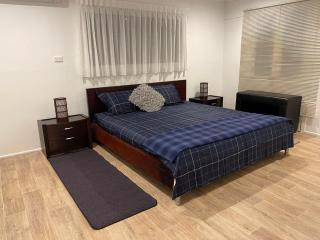 Tamborine Accommodation 84 Eagle Heights Road 6 Bedroom 3 Baths Parking Complete Holiday Home - 4