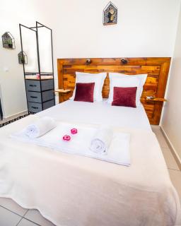 Évasion en Plein Cœur de Port-Louis Studio avec Piscine, Jacuzzis, Sauna, Tapas & Mocktails - 9