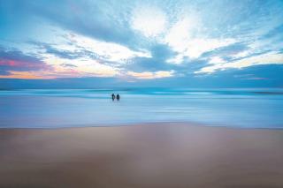 Unit 3 21 Park Generous and Comfortable Beachside Abode - 1