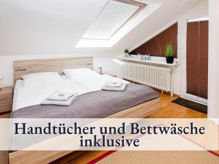 Ferienhaus Petra - Großzügige Ferienwohnungen in bester Bodenseelage l 1 Minute zum Bodensee l 7 Ferienwohnungen l Vollausgestattete Küchen l Gratis-WLAN l Gratis Parkplätze l Mitten auf der Mettnau - Radolfzell am Bodensee - 3