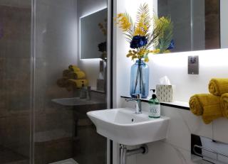 Central Boutique Studio ( With Parking ) - York - 6