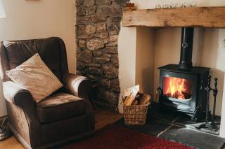 Lovely 3-Bed Cottage in the quiet hamlet of Horeb - 6