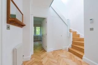 Stunning Two Bed Apartment RH8 - London - 5