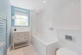 Stunning Two Bed Apartment RH8 - London - 4