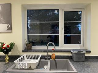 Double bedroom in a residential home with parking - Wootton - 7