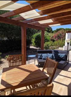 Cottage a 1km dal centro storico, 500 m dal mare,veranda attrezzata,barbecue,doccia interna ed esterna,giardino - Carloforte - 8