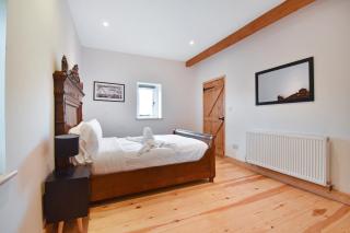 5 Bed Barn Conversion - with private hot tub - 4