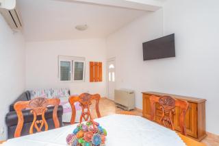Apartments Sara - Bar - 4