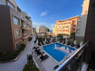 Modern 1BR Apartment with Sea View & Pool Included with Parking Space - Sozopol - 3