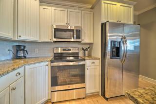 Grand Haven Condo Walk to Lake and Pool Access! - Grand Haven - 3