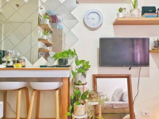 Netflix & Chill at a Cozy Place (along EDSA) - Manila - 0