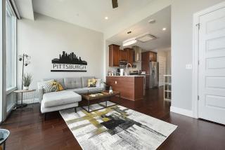 HostWise Stays - Free Parking Downtown - Skyline Views - Pittsburgh - 0