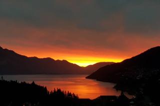 Stunning Home with Amazing Wakatipu Lake Views - Queenstown - 9