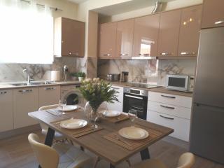 SUNNY HOLIDAYS APARTMENT - Kremasti - 0
