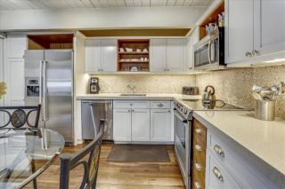 Exclusive 2 Bedroom Mountain Vacation Rental In The Heart Of Downtown Aspen One Block From Silver Queen Gondola - 2