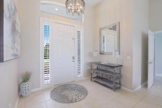 Spectacular waterfront home with pool, spa and dock - 8