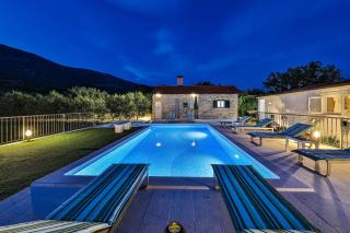 Home Away from home with outdoor pool, botanical garden and a beautiful sea view - Kaštela - 0