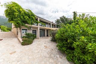 Home Away from home with outdoor pool, botanical garden and a beautiful sea view - Kaštela - 4