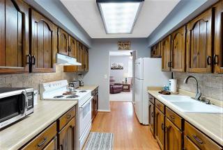 Bana's Place-2 beds- Sleeps 4-River View-Fire Pit! - 4