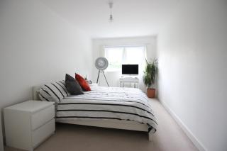 Spacious and airy 1 bedroom flat - Great location - 9