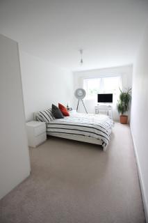 Spacious and airy 1 bedroom flat - Great location - 4