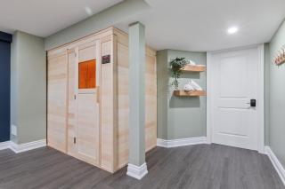 Modern home with a pool sauna pooltable & mountain view - Collingwood - 7