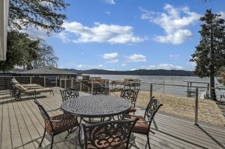 Sandy Feet Retreat -- Lakefront Retreat With Sand Volleyball Court! - Clearlake Oaks - 6