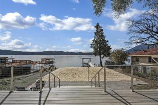 Sandy Feet Retreat -- Lakefront Retreat With Sand Volleyball Court! - Clearlake Oaks - 5