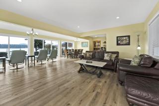 Sandy Feet Retreat -- Lakefront Retreat With Sand Volleyball Court! - Clearlake Oaks - 3
