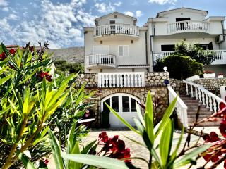Apartments Lokunja - Pag - 0