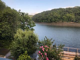 1 Bed Cottage - Sleeps 2 - Parking - Wifi - 3