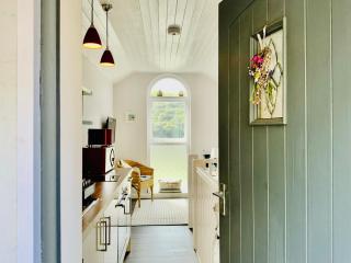 1 Bed Cottage - Sleeps 2 - Parking - Wifi - 4