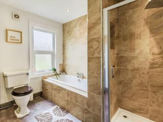 Stylish Uphill Townhouse - 5