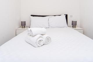 Lovely 3 Bed Flat in a Great Location in London - 3