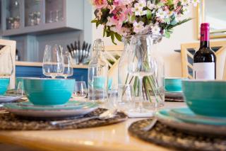 Cosy Open Plan Harbourside Inn with SuperKing Beds, Wood Burning Stove and Bar - 3