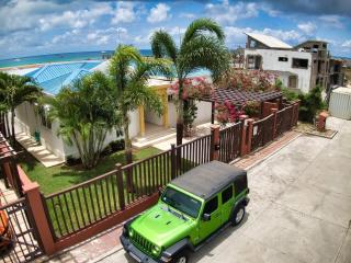 Airport View 3-Bed Villa - Cupecoy - 7