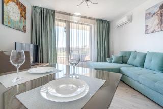 Modern Family Apartment at Millennium 2 - Pool & Spa - 4